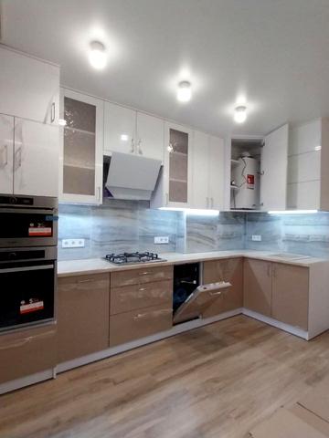 Братів Міхновських вул. (Московська), 18