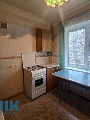 Миколи Ушакова вул., 12