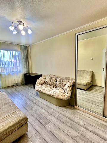 Академіка Єфремова вул. (Командарма Уборевича), 18