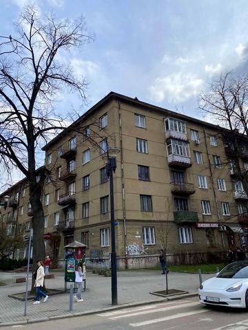 Михайла Грушевського вул., 22