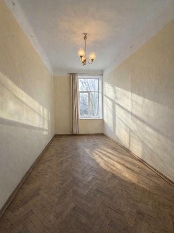 Марка Кропивницького пл., 3