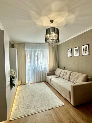 Євгена Коновальця вул., 13