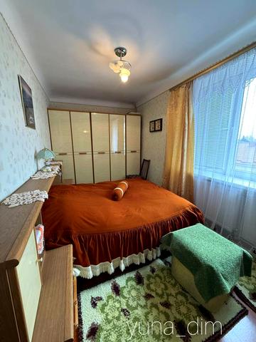 Скарбова вул., 8