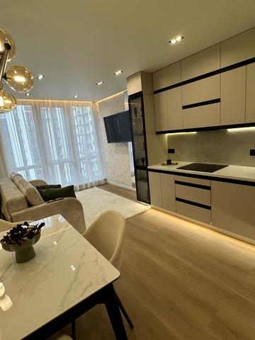 Романа Левицького вул., 4