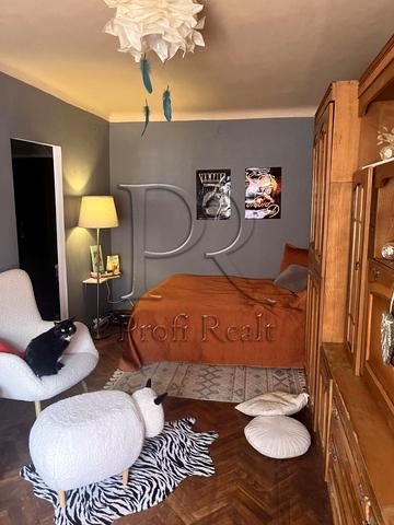 Оболонська вул., 38