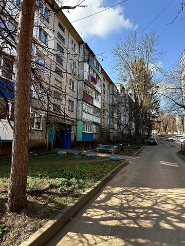 Космонавтів вул., 34