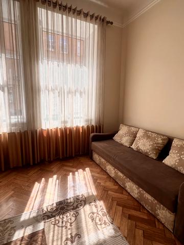 Миколи Леонтовича вул., 3