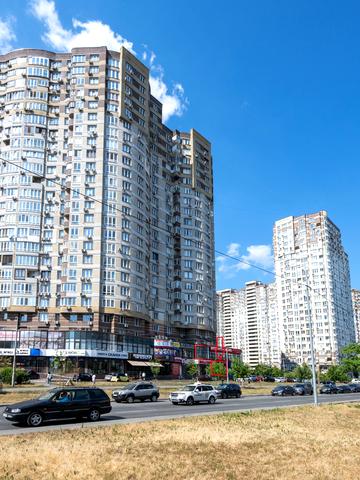 Анни Ахматової вул., 30