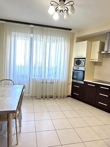 Академіка Булаховського вул., 5-Б