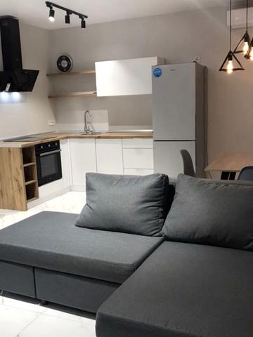 Перлинна вул., 8