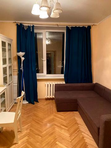 Хорватська вул., 16