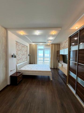 Леся Курбаса просп., 7-Б