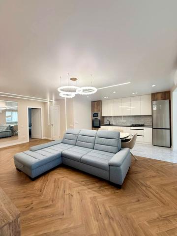 Миколаївська вул., 23