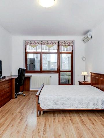 Павлівська вул., 18