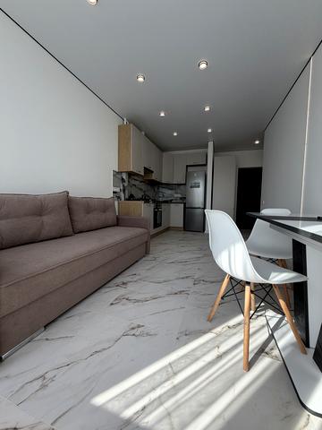 Роксоляни вул., (Будинок 2)