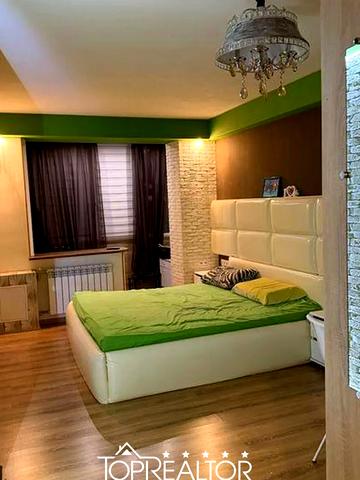 Нескорених вул. (Героїв Праці), 4