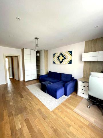 Гетьмана Івана Мазепи вул. (Топольна), 1