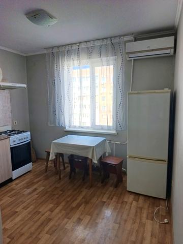 Академіка Сахарова вул., 44