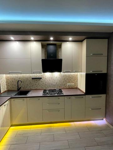 Небесної Сотні вул. (Кіквідзе), 66