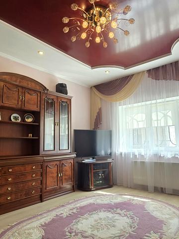 Середньофонтанська вул., 4