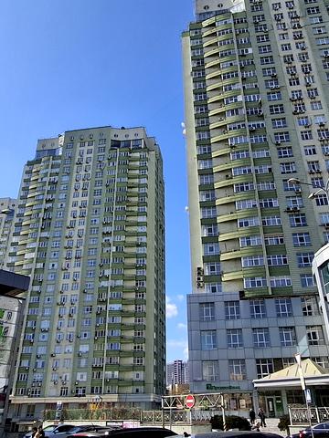 Валерія Лобановського просп. (Червонозоряний), 4-Б