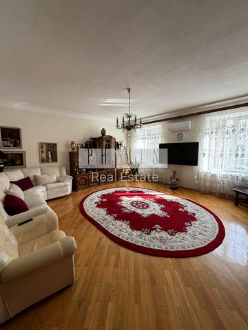 Прорізна вул., 10