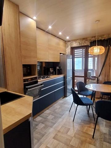 Гірницький мікрорайон , 7