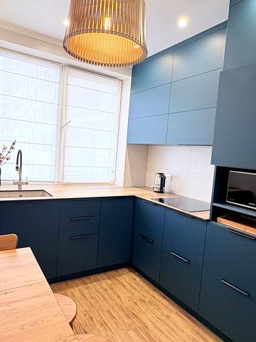 Перлинна вул., 8