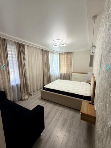 Незалежності вул. (Титова), 17