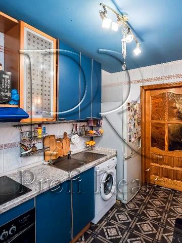 Павла Тичини просп., 8