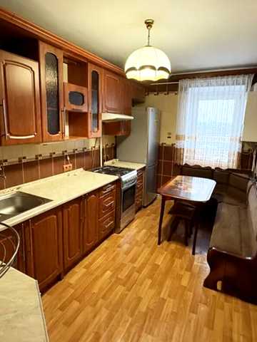 24 Серпня вул., 1б