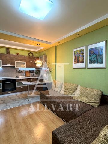 Анни Ахматової вул., 6