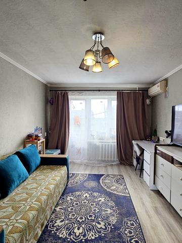 Космонавтів вул., 20