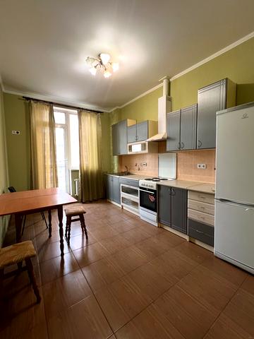 Перлинна вул., 3