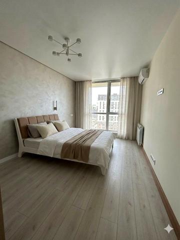 Володимира Навроцького вул., 37