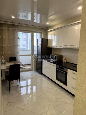 Героїв Харкова просп. (Московський), 292