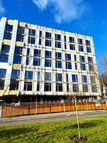 Космонавтів просп., (Будинок)