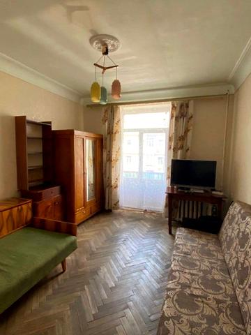 Михайла Грушевського вул., 34/1