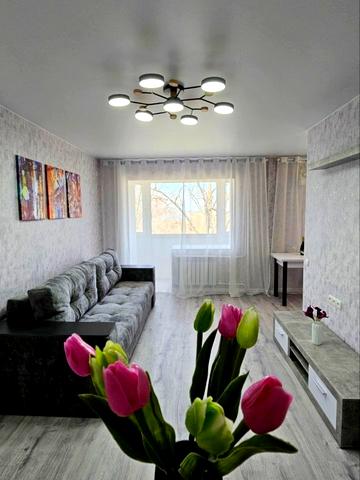 Дніпробудівська вул., 23