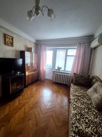 Героїв Космосу вул., 1