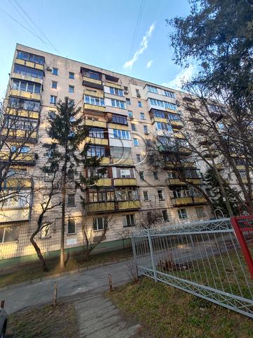 Академіка Доброхотова вул., 3