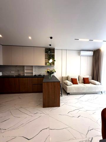 Володимира Навроцького вул., 4