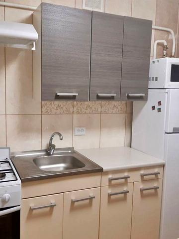 Станційна вул., 12