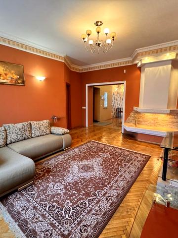 Гетьмана Петра Дорошенка вул. (Жовтнева), 71