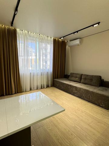 Героїв Небесної Сотні просп., (Будинок 20/10)