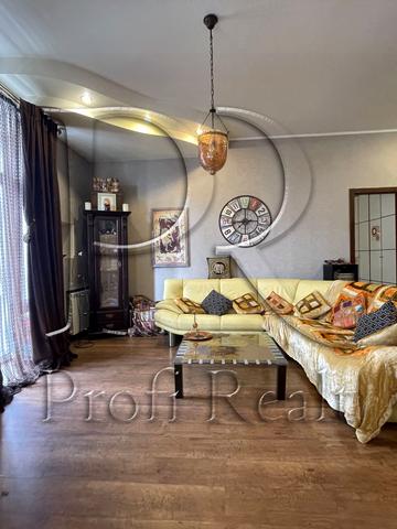 Велика Васильківська вул. (Червоноармійська), 111/113