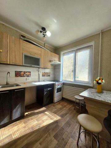 Космонавтів вул., 5А