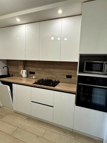 Яблунева вул., 1/2