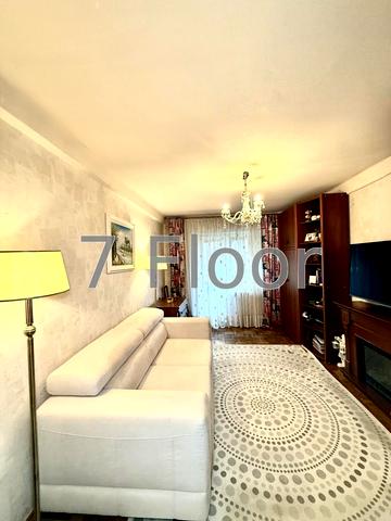 Полярна вул., 11