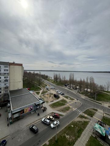 Лазурна вул., 10-Б